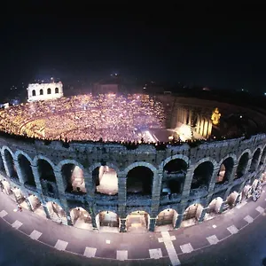 https://art-verona-rooms.hotelinveneto.com